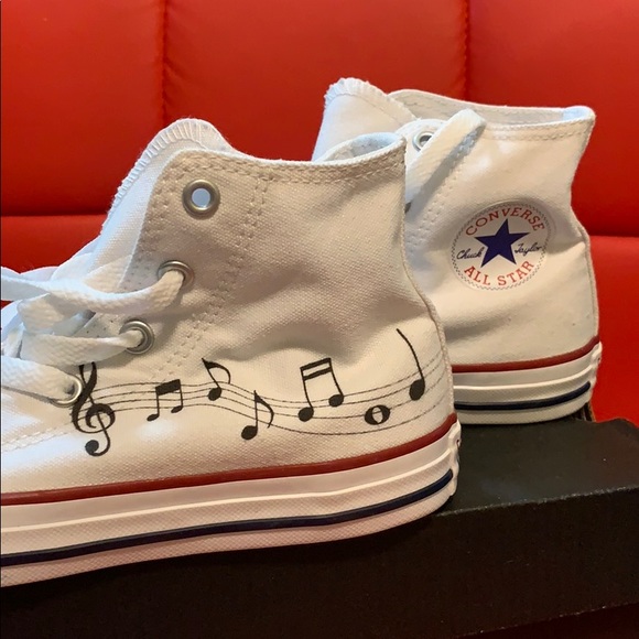 Girl’s white Converse, Chuck Taylor High Tops - Picture 2 of 4